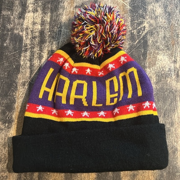 Harlem Wizards Beanie Knit Adult One Size Pom Embroidered Logo Basketball Stars - Picture 2 of 2